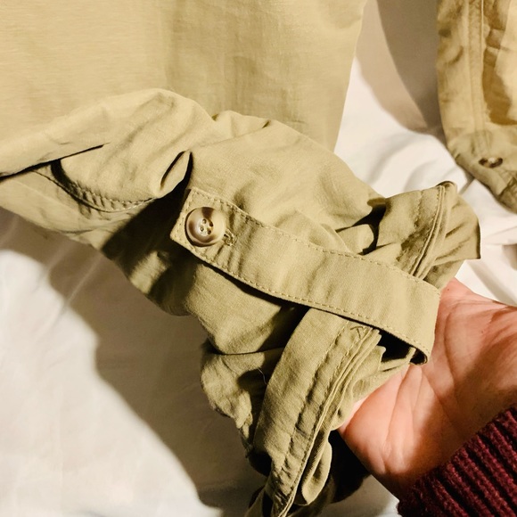 Durable Beige Cargo roll up pants by “Tilley” Ladies Sz12 - Picture 2 of 4